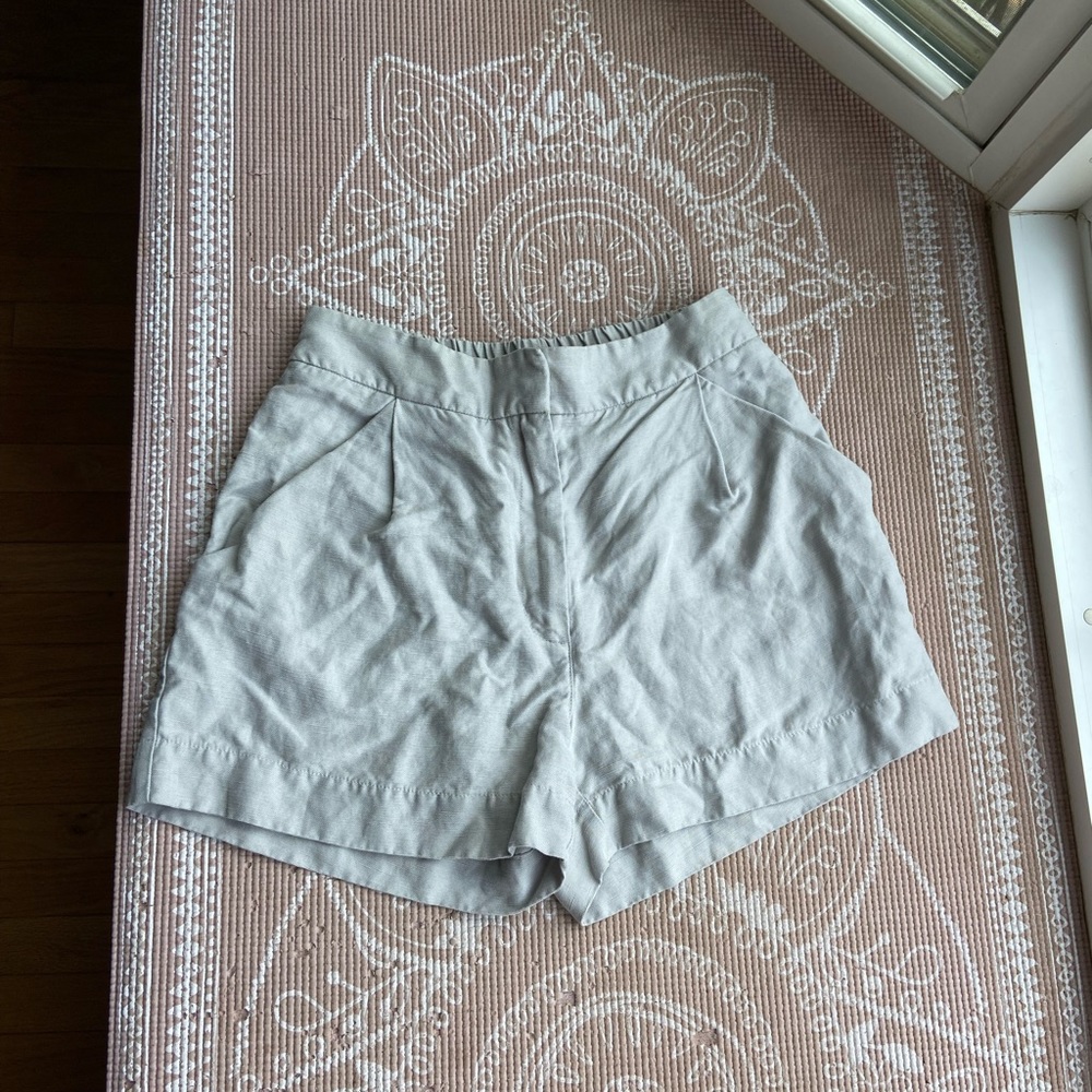 Aritzia - Wilfred Fable Linen Shorts